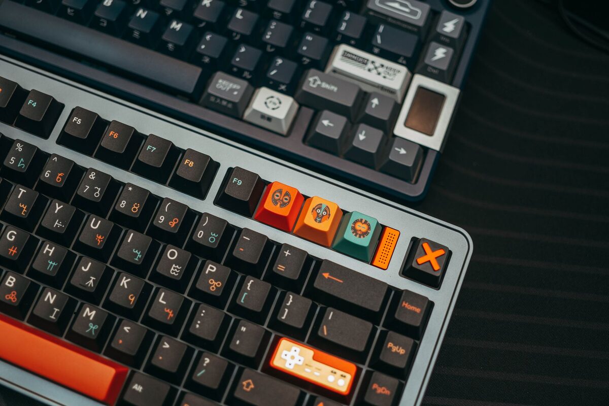 Diagnostyka przerywanej pracy klawiatury po dawnym niezauwazonym zalaniu — serwis laptopów HyperX