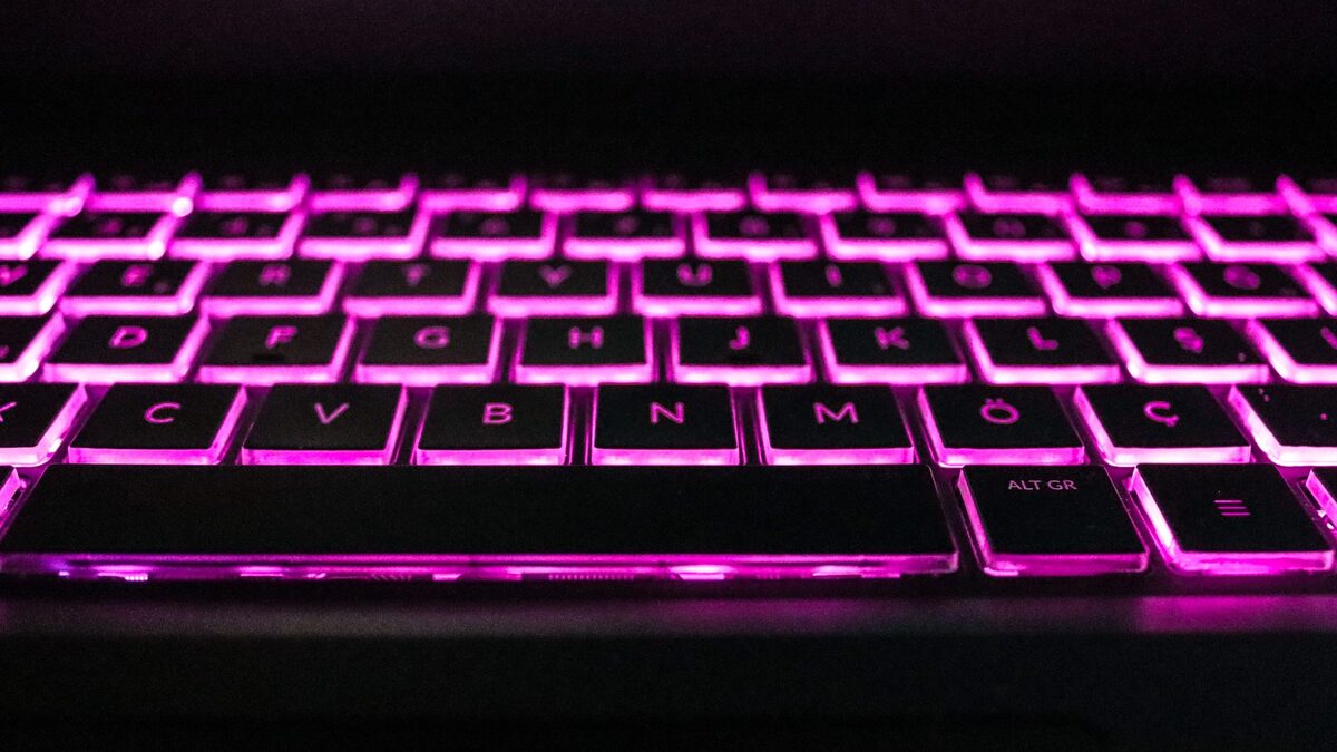 Klawiatura miga podswietleniem losowo diagnostyka — serwis laptopów HyperX