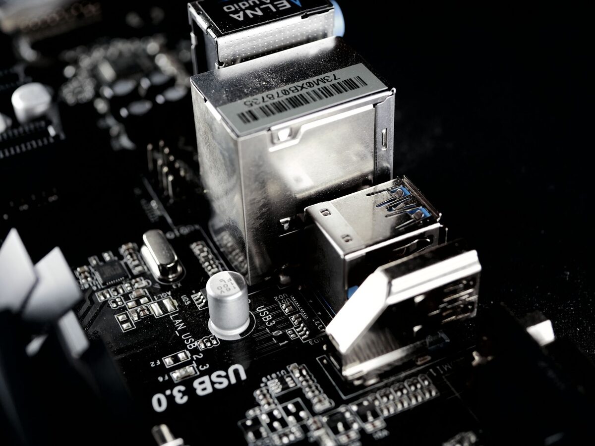 Wymiana calego modulu portow daughterboard zamiast pojedynczego zlacza — serwis laptopów HyperX