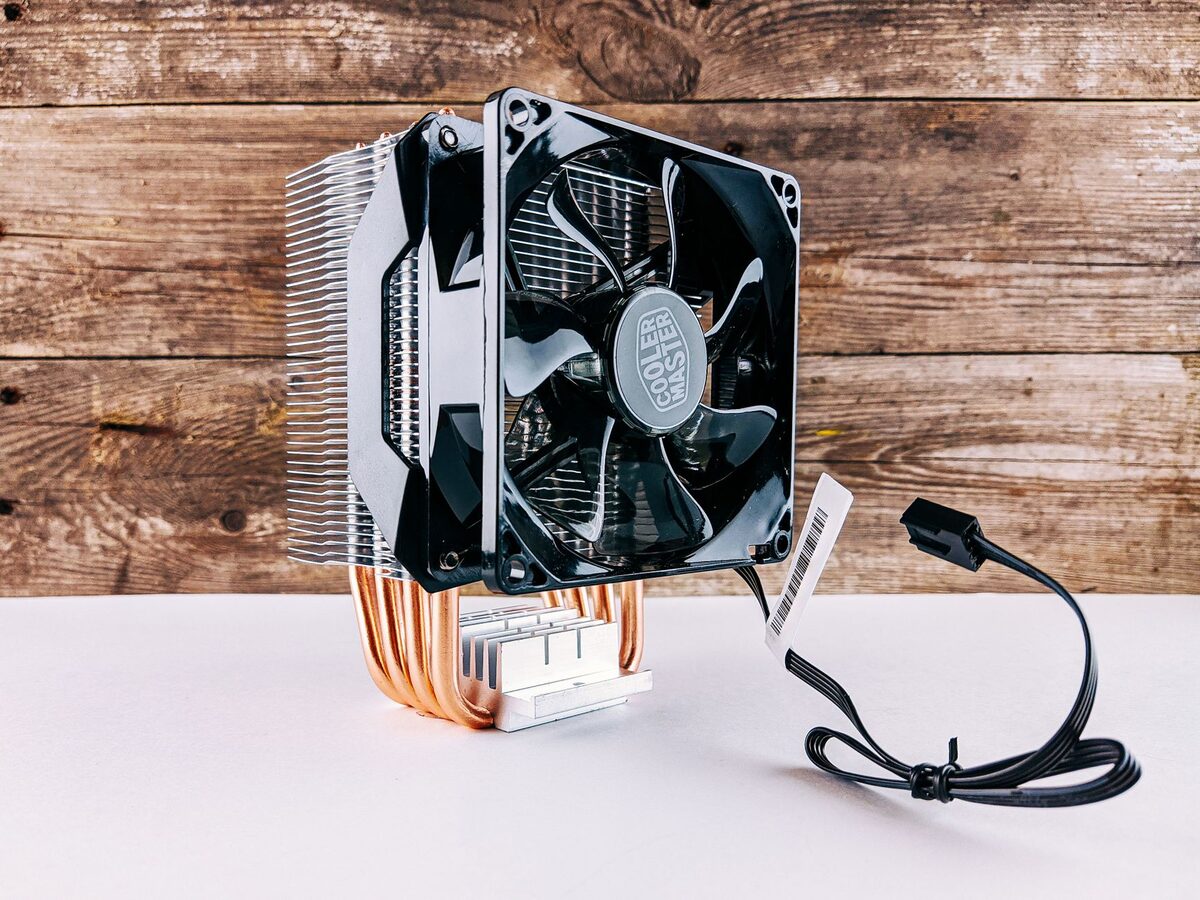 Wymiana radiatora uszkodzonego mechanicznie po demontazu — serwis laptopów HyperX