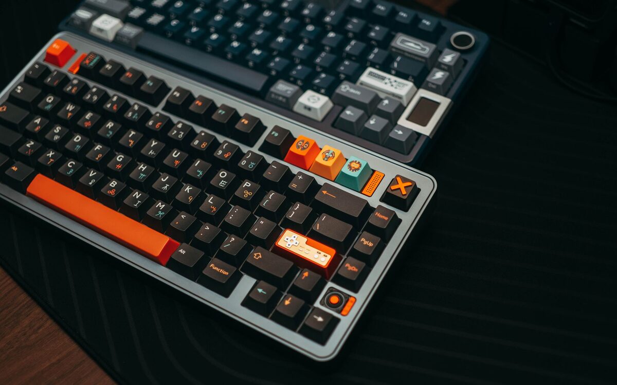Zapadniety klawisz po uderzeniu naprawa mechanizmu — serwis laptopów HyperX
